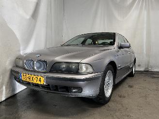 Damaged car BMW 5-serie 5 serie (E39) Sedan 523i 24V (M52-B25(256S4)) [125kW]  (09-1995/08-200=
0) 1998/7