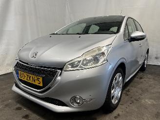 damaged passenger cars Peugeot 208 208 I (CA/CC/CK/CL) Hatchback 1.2 Vti 12V PureTech 82 (EB2F(HMZ)) [60k=
W]  (03-2012/12-2019) 2012/12