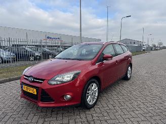 damaged passenger cars Ford Focus 74kw Navi - Clima 2014/10