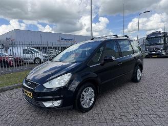krockskadad bil auto Ford Galaxy 2.0 16V 7-Persoons AIRCO 2007/8