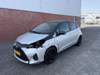 Toyota Yaris 51Kw Aspiration Bi-Tone AIRCO picture 6