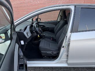 Toyota Yaris 51Kw Aspiration Bi-Tone AIRCO picture 11