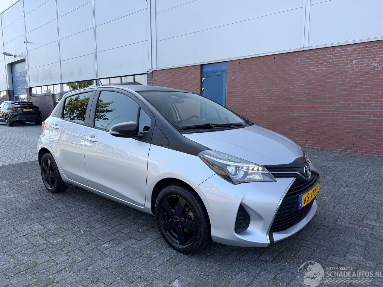 Toyota Yaris 51Kw Aspiration Bi-Tone AIRCO