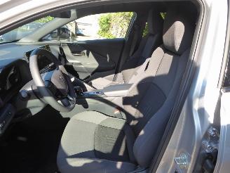 Toyota CH-R Hyb HEV picture 12