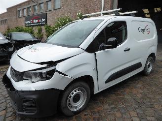 skadebil auto Peugeot Partner Premium L1 2022/9