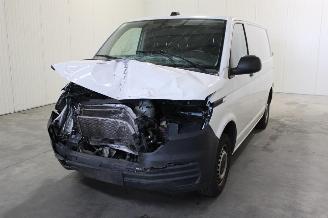 Damaged car Volkswagen Transporter T6 2020/7