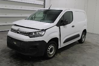 Vaurioauto  passenger cars Citroën Berlingo  2023/10