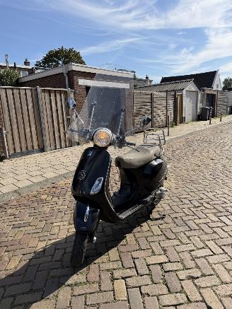 skadebil auto Audi 208 VESPA LX 4T 2010/1