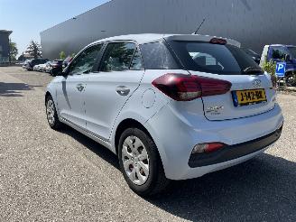 Vaurioauto  passenger cars Hyundai I-20 1.2 euro6 5drs 2018/12